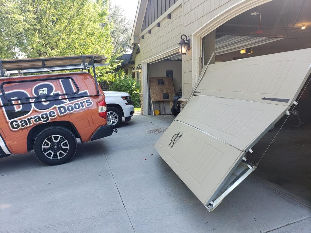 D&L Garage Doors Emergency Garage Door Service service in Vancouver
